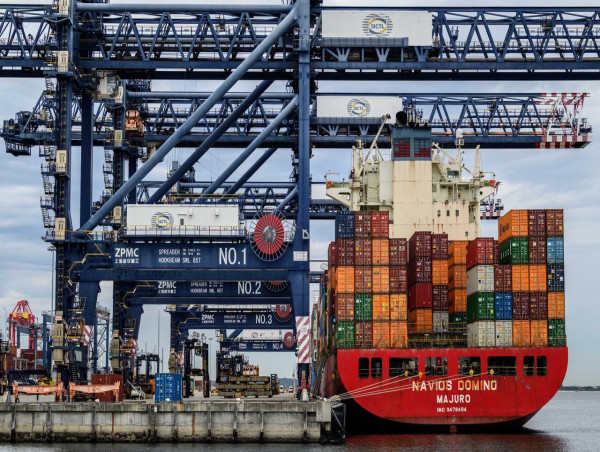  Trade surplus reported ahead of expected rate rise 