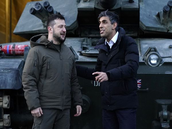  Sunak and Zelensky meet Ukrainian soldiers training on tanks at Dorset camp 