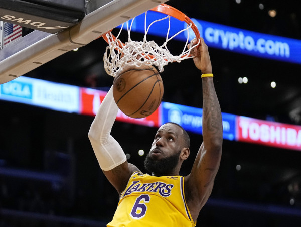  LeBron James hailed after breaking NBA record – Wednesday’s sporting social 