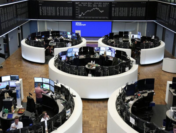 European Stocks Slide as LVMH Earnings Weighs on Luxury Sector
