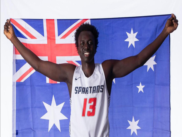  Sudanese refugee chases basketball dream in Australia 