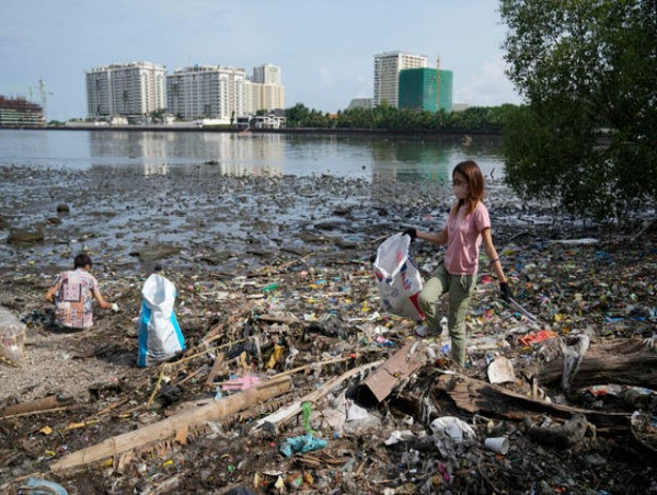 UN Talks On Treaty To End Global Plastic Pollution Begin In Paris ...