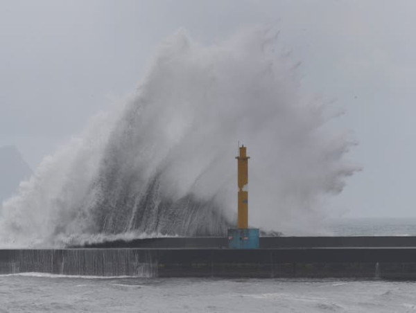  Typhoon Mawar losing strength as it heads toward Japan’s Okinawa Islands 