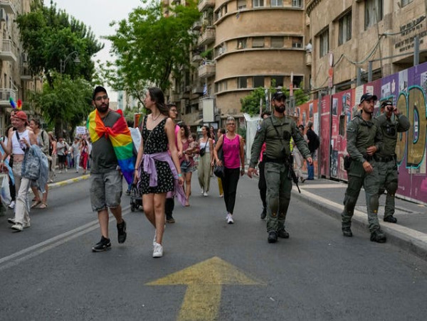  Thousands march in Jerusalem Pride parade 