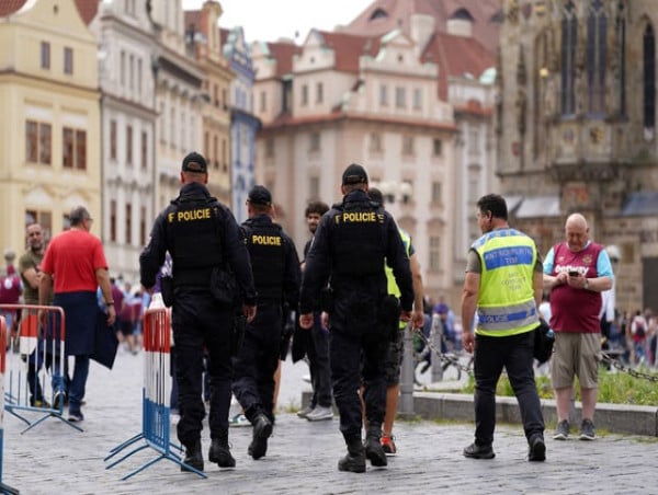 Po útoku na příznivce West Hamu v Praze zatkla česká policie fanoušky