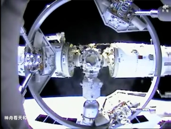 China's Shenzhou-17 Spaceship Docks With Space Station Combination ...