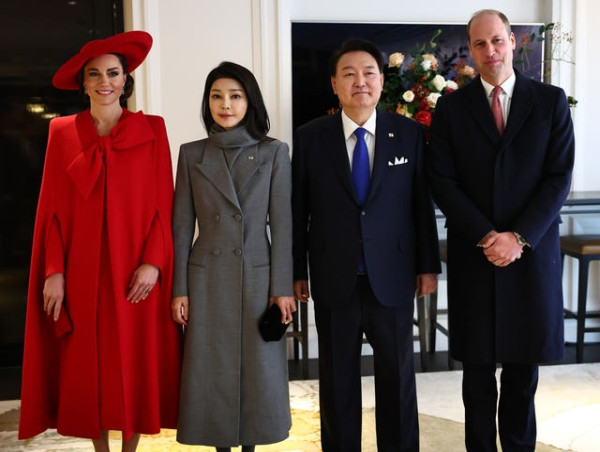  Charles and Camilla welcome South Korea’s leader as he begins state visit 