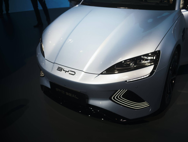  Bernstein says this Chinese EV maker should be worth close to Tesla 