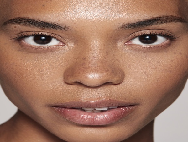  Courtney Dailey Photography Illuminates Osmosis Skincare in Striking Beauty Photography 