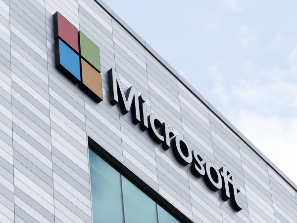  Microsoft to invest £2.5bn in UK to boost AI plans 