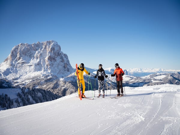  Dolomagic Mountain and Ski Guides Launches the Skiing Season in the Dolomites 