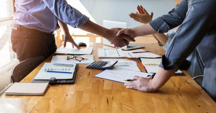  Is Caldwell Partners (TSX:CWL) Aligning With TXCX And TXFO After Crossing A Key Technical Level? 