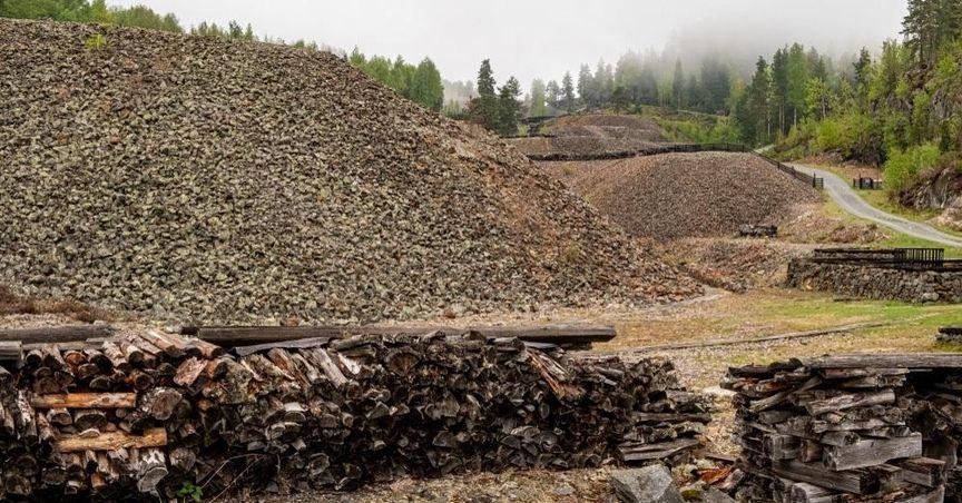 Could ASX Mining Shares Experience a Positive Outlook in 2024?