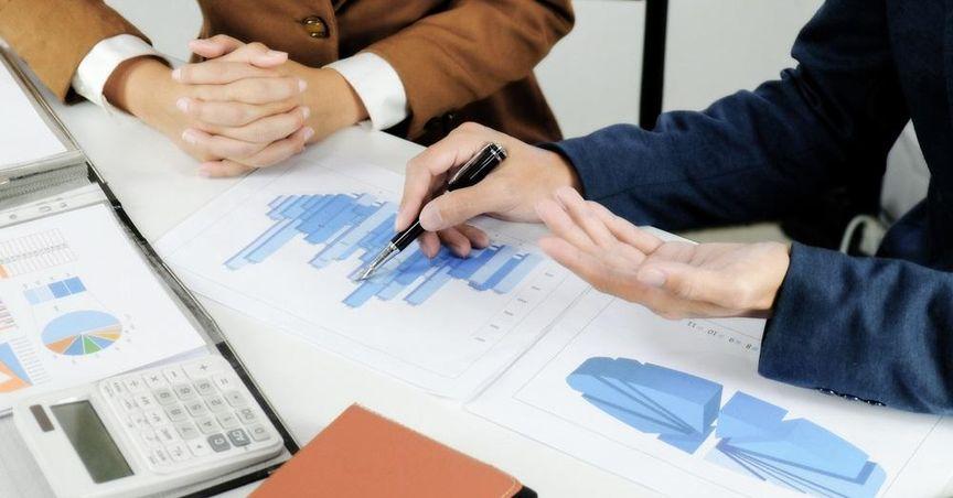 Why Did Major Stakeholders Cut Shares in Manulife Financial?