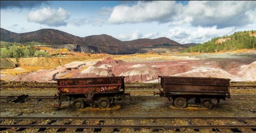 Are These 3 Gold Stocks Set To Shine- SAR, RRL And GOR?