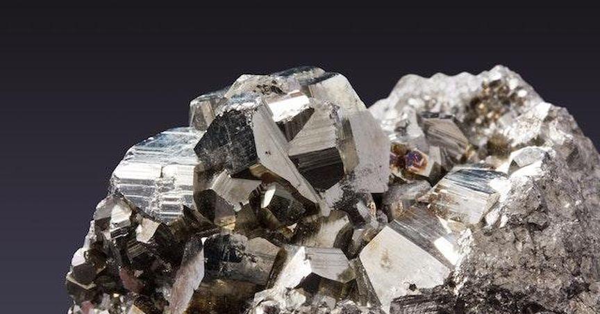  Two mineral stocks outperforming the market 