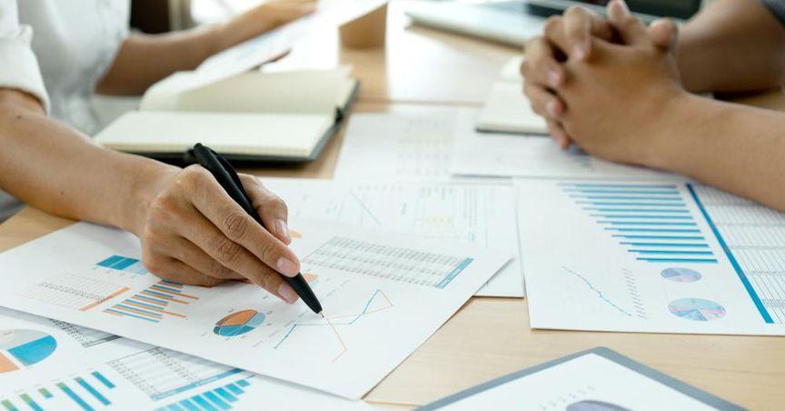  TSX Composite Index Tracker Shows IGM Financial Inc Market Strength 