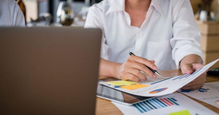  Is Dividend Yield Adding Value to Institutional Interest in Enterprise Financial Services? 