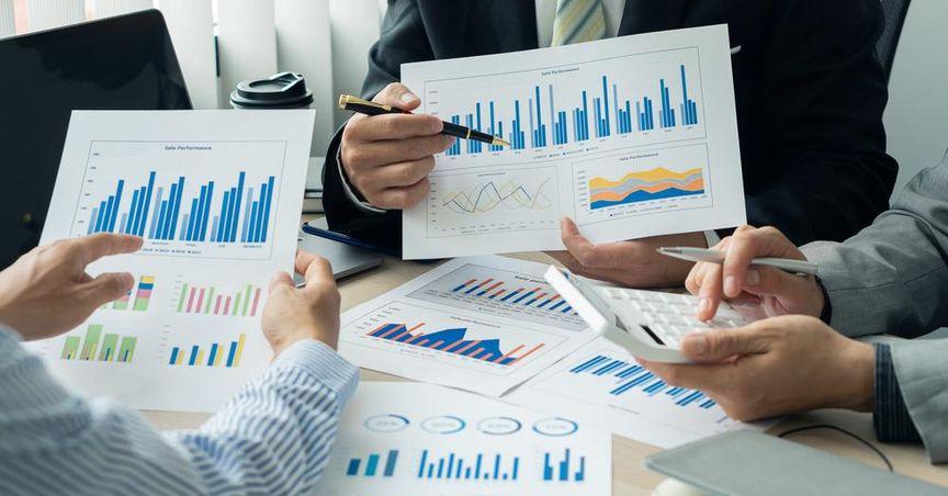 Analyzing Buckle, Inc. (NYSE: BKE) Stock Performance and Valuation