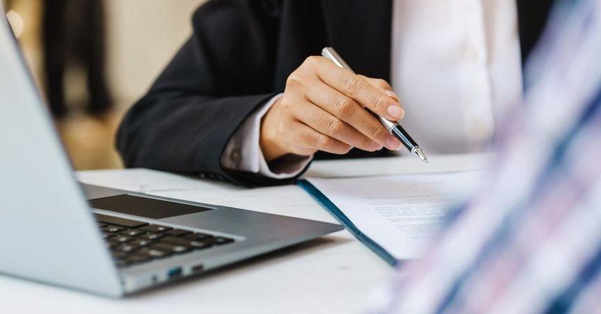  What Factors Are Impacting Graham Holdings (NYSE:GHC) Stock Performance? 
