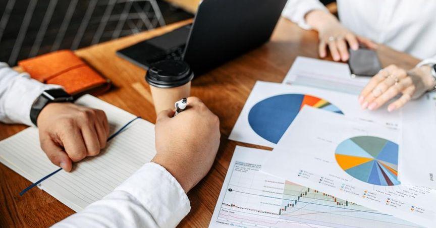  Distributing Syndicate: Understanding the Collaborative Network in Securities Distribution 