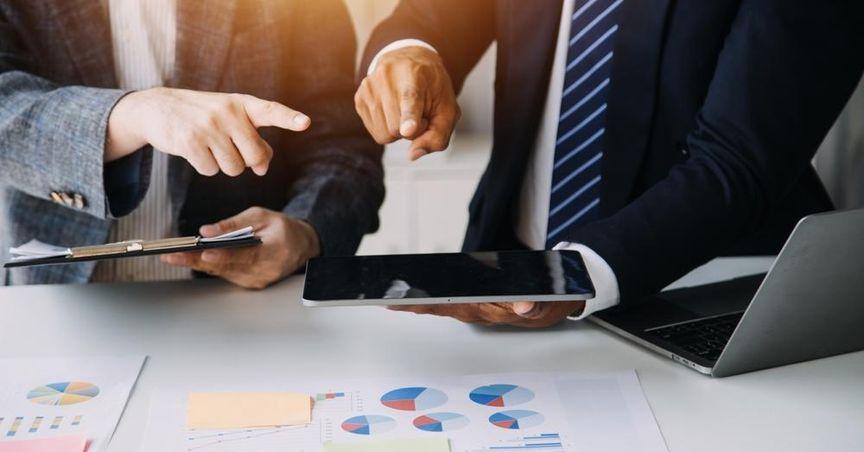What Supports Equifax’s (NYSE:EFX) Dividend Growth Compared to s&p 500 chart Companies?