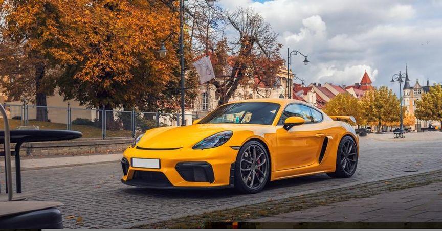  How Is Ferrari (NYSE:RACE) Sustaining Strength in the Global Luxury Automotive Sector? 