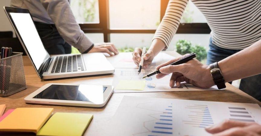  Shell’s Dividend Strategy and Earnings Forecast in Focus (NYSE:SHEL) 