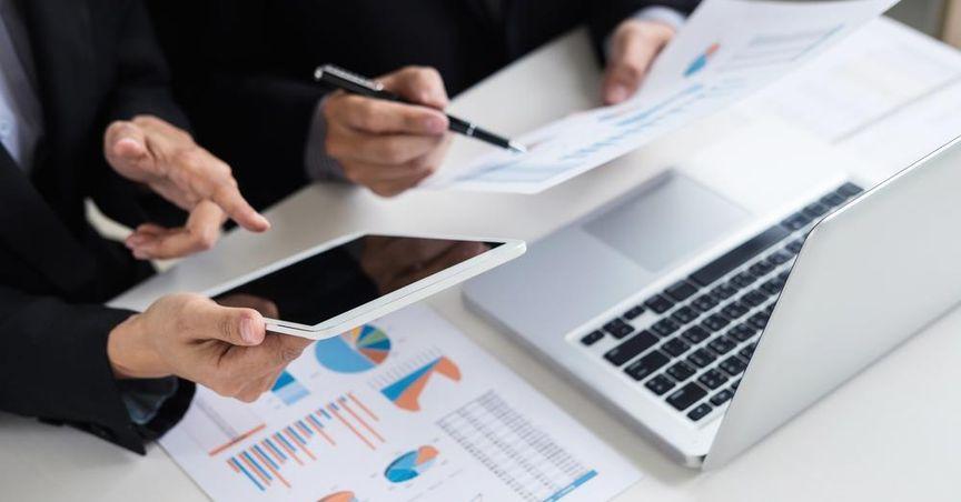  Earnings Response Coefficient:  Understanding the Relationship Between Stock Returns and Earnings Surprises 