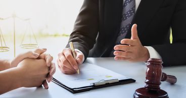 Why are retailers being threatened by landlords with legal action?
