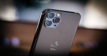  Apple Stocks (NASDAQ:AAPL) On A Record High Amid Holiday Season 