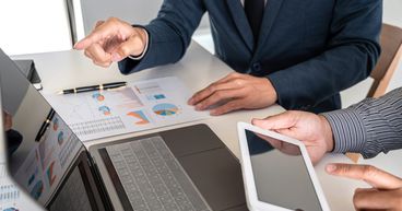  Trending TSX Finance Stocks: Scotiabank (BNS) & Senvest Capital (SEC) 