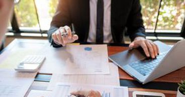 What Are The Essential Skills Required To Become A Financial Writer In 2021?