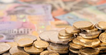 Australians’ average earnings decline as low-wage jobs recover