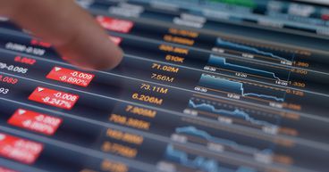 Which Is A Better Investment: Gold or Stocks?
