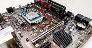 Decline in Data Center Revenue Pulls Intel’s Stock Down