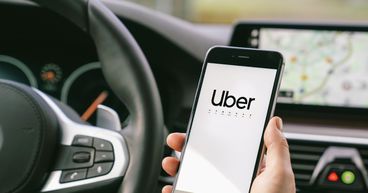 GM Expects Strong First Half; Uber Cuts Q1 Loss On Food Delivery Growth