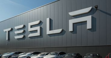Is Musk’s Reverse Gear on Bitcoin Dragging Tesla Stocks Down?