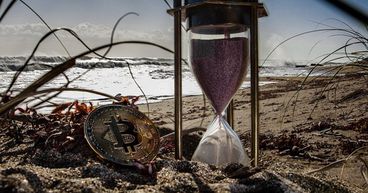 Bitcoin drops 8%, low hashrate drags it below $33K 