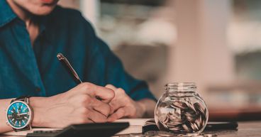 How many types of shares are there in Australian companies?