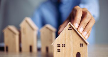 How is the inflation and housing market scenario in Australia?