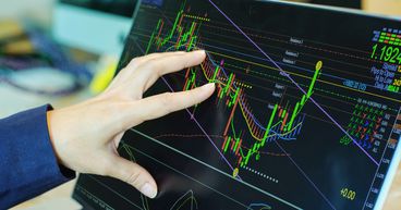 What is the significance of technical analysis in portfolio building?