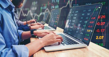 FTSE100 trades above 7000 mark on strengthening manufacturing sector