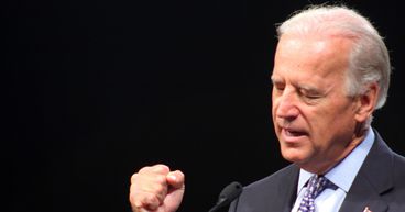 Biden revs up EV push, sets goal for 2030