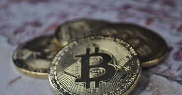 Hut 8 Mining (TSX:HUT) surged 1283% in a year. A crypto stock to buy?