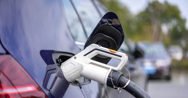 ZEV stocks rise after new EV deal. Buy alert for Lightning eMotors?