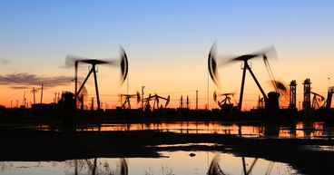 Tough climate transition path. Should you hold these FTSE 100 oil stocks?