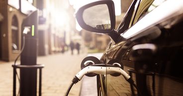 Tesla set to extend recovery as Musk sells $5bn worth shares