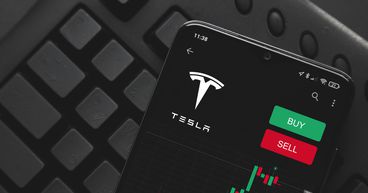 Holding Tesla shares? Here’s a technical view