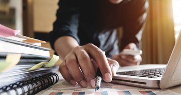 How to research a stock? A beginner’s guide to share selection